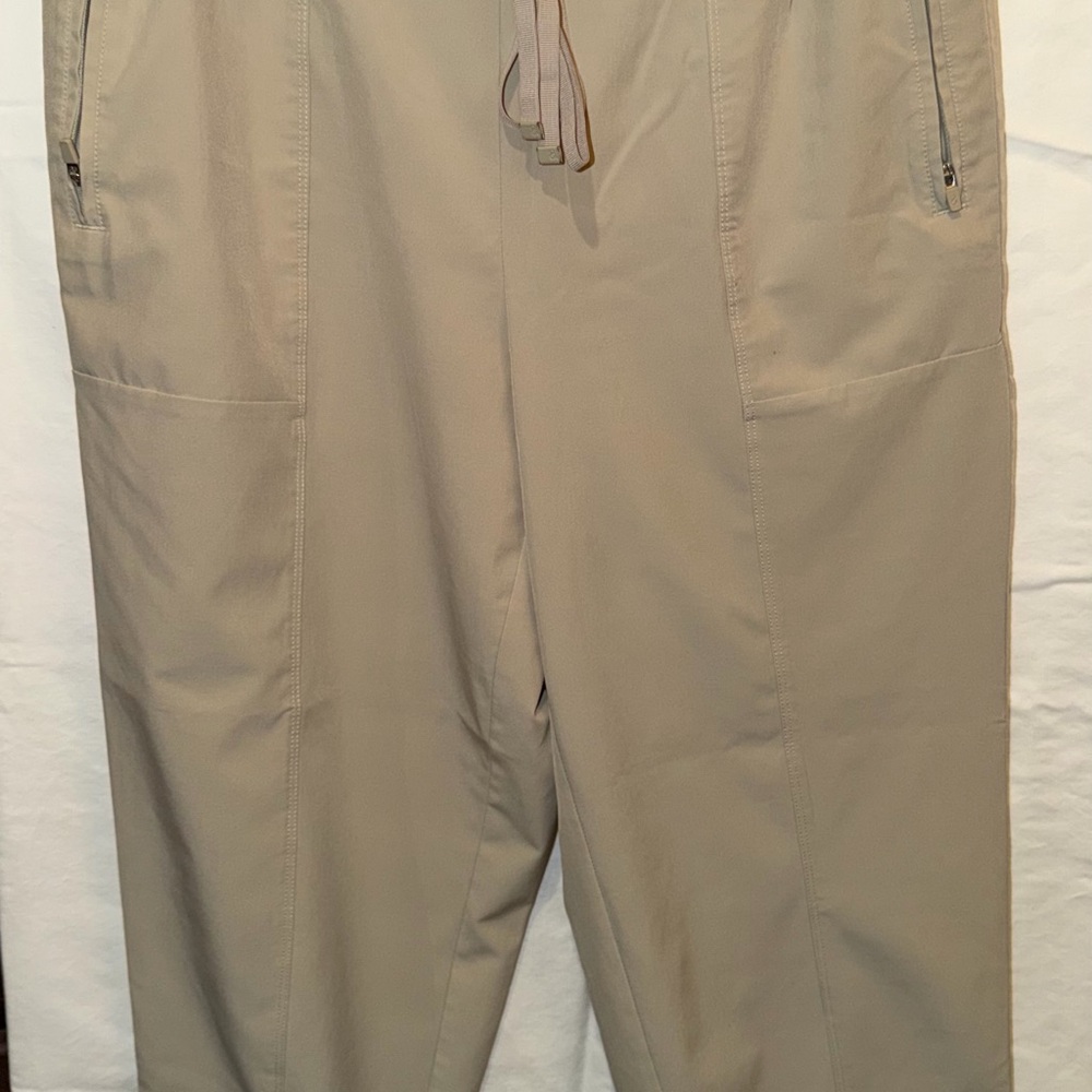 Lou & Grey Women's Tan Joggers